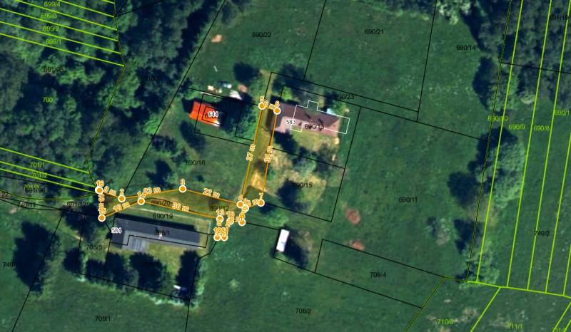 Satellite map of recreational plots in Veľká Lehota with marked parcels and buildings.