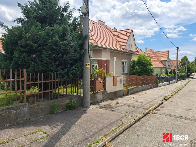 Nécseyho Street in Nitra with a classic family house and garden.