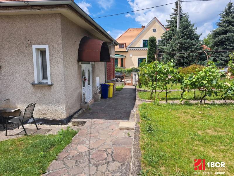 A family house on Nécseyho Street in Nitra with a garden and outdoor seating.