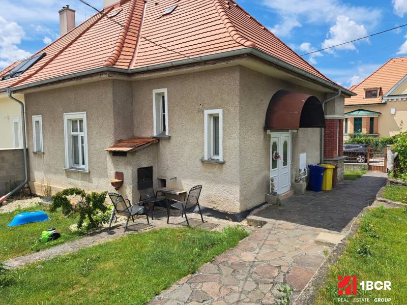 Family house on Nécseyho Street in Nitra with a lawn and terrace.
