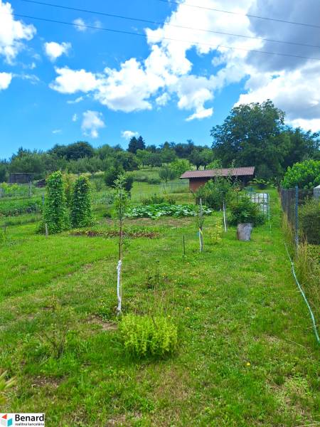 Garden in Bodovce on Bodovce Street for residential plots with a gazebo and greenery.