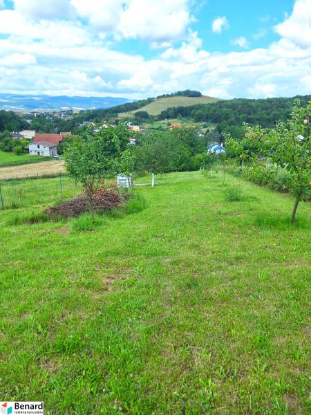 Hilly landscape with a grassy plot for living in Bodovce, Bodovce street, with a view.