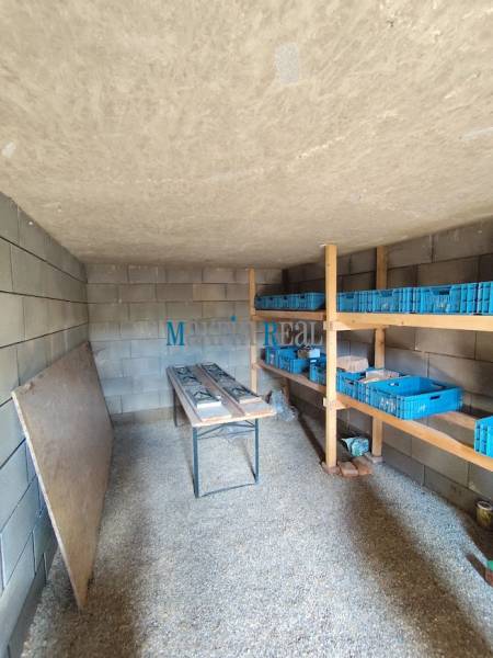 Storage space with shelves and a workbench, suitable for land - housing.