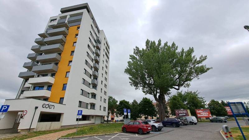 High-rise residential building and parking lot on Štefánikova Street in Poprad.