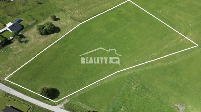 Aerial view of a green residential plot in Oravská Lesná in Oravská Lesná.