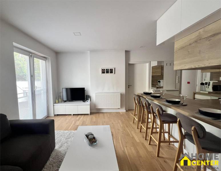 Living room in a 3-room apartment with a dining counter and access to the terrace.