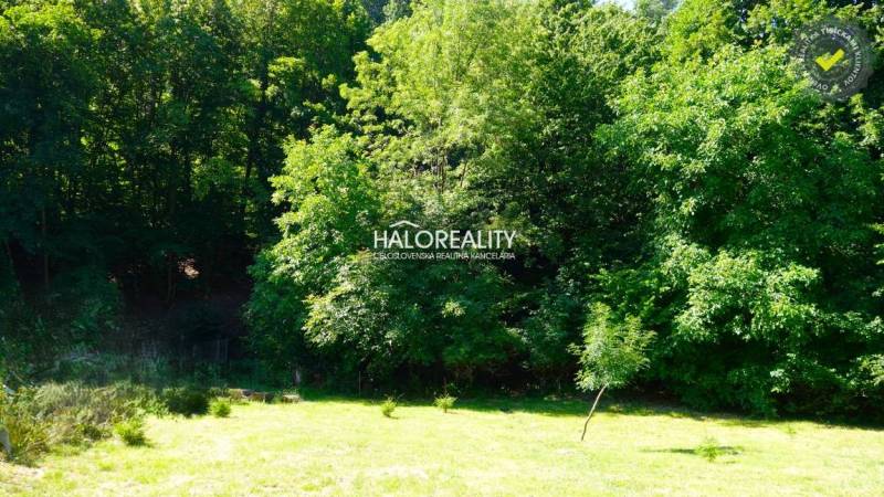 Plots - housing in Pernek surrounded by greenery and forest vegetation.