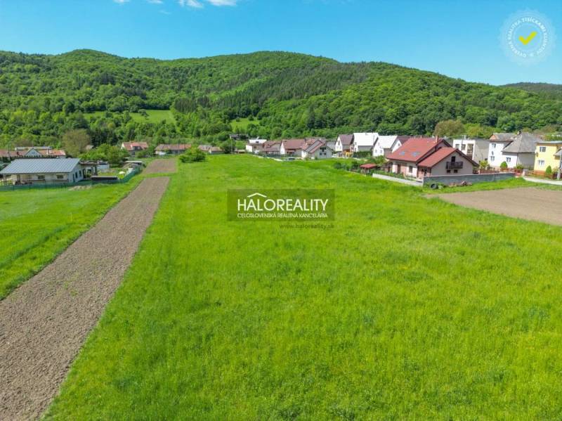 Plots - housing in Udiča with green meadows and rural houses near the forest.