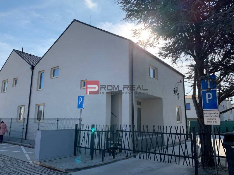 White family house on Pekná Street in Ivanka pri Dunaji, with parking for residents.