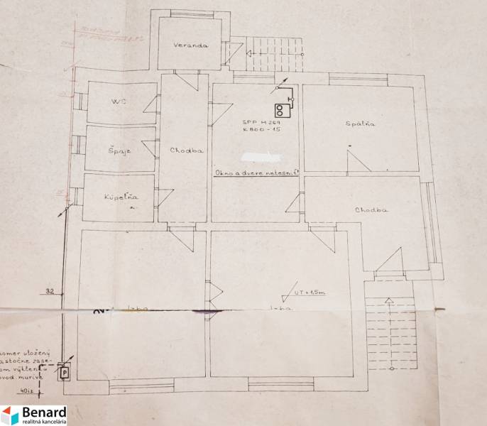 Floor plan of a family house with rooms: porch, hallway, bedroom, bathroom, living room.