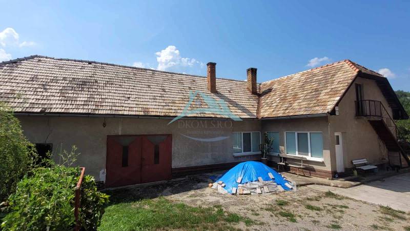 An older house with a wooden roof on A.H. Škultétyho Street, Land - living, nature.