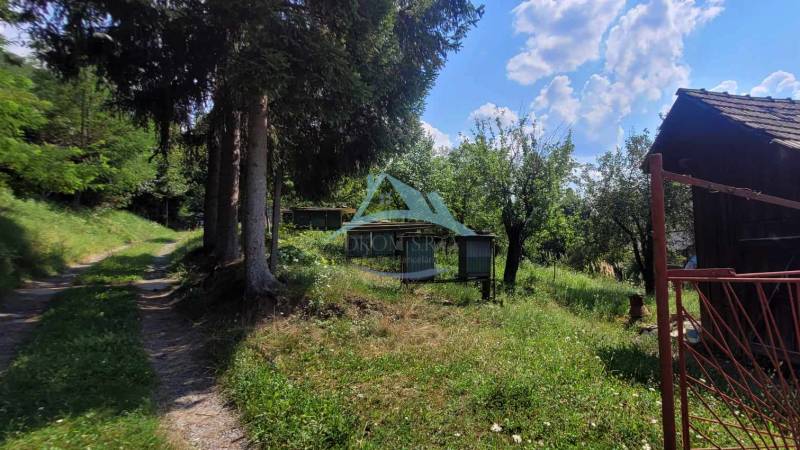 In a quiet location on A.H. Škultétyho Street, wooded plots suitable for living.