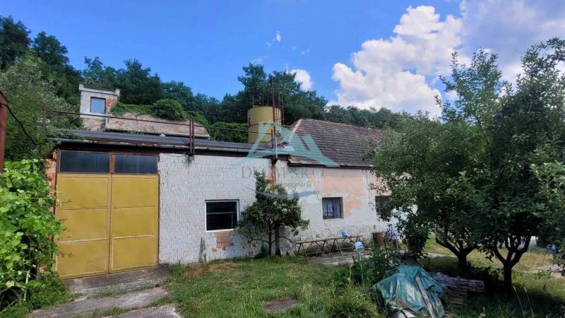 On A.H. Škultétyho Street, an older house and garden are shown. Plots - residential.