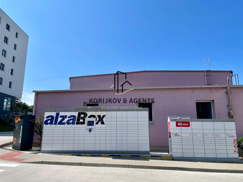On Popradská Street in Košice, there are AlzaBox and other pickup boxes.