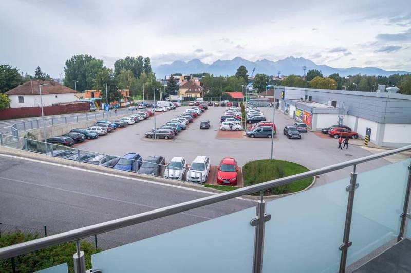 View of the parking lot and the High Tatras from the balcony of a 2-room apartment on Kukučínova Street in Poprad.