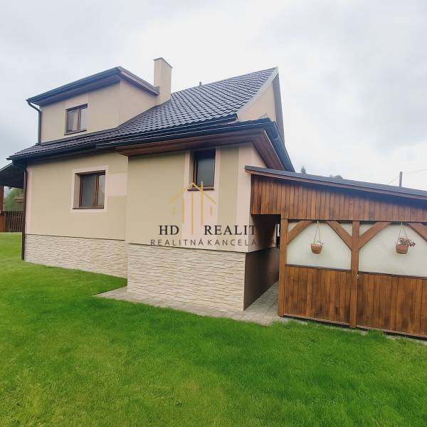 A family house in Liptovská Porúbka with a new roof and lawn.