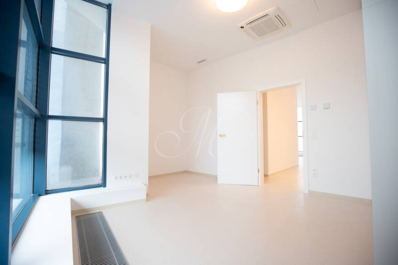 A bright room in a 4-room apartment with high windows and air conditioning.