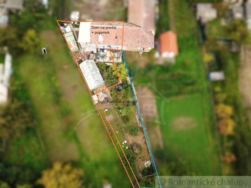Aerial view of the property and family house in Ľudovítová with a garden and buildings.