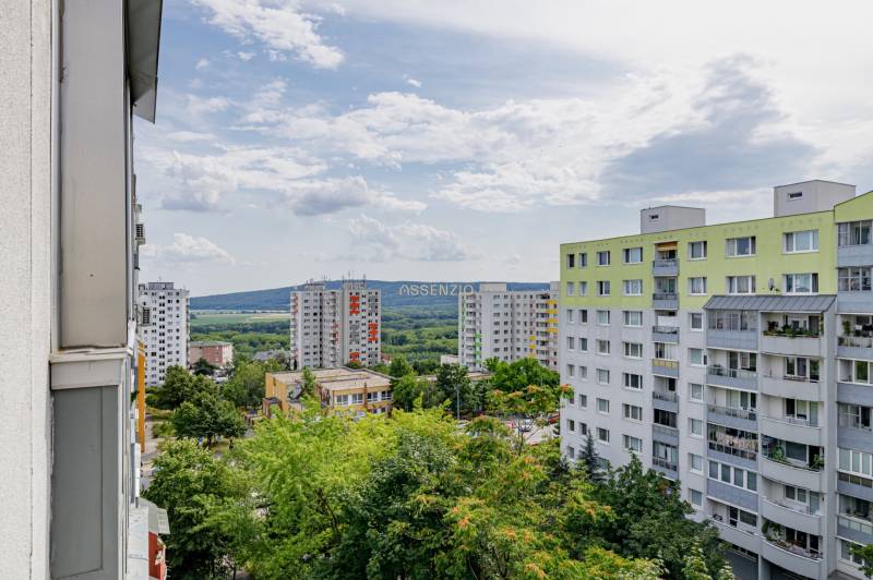 View of apartment buildings and greenery in Bratislava - Karlova Ves, Pribišova, from a 3-room apartment.