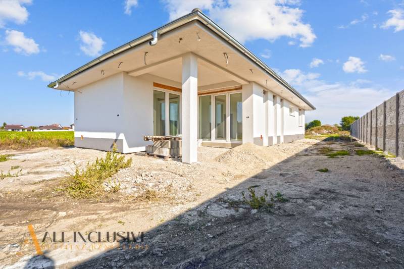 A family house in Gabčíkovo, under construction, with a white facade and large windows.