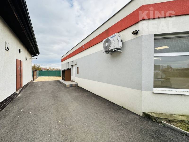Space at the commercial premises on Štefánikova 267 in Palárikovo, with an extension and air conditioning.