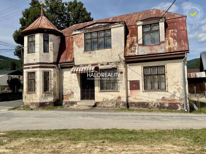An older family house in Jasenie needs renovation, with a turret and a worn-out roof.