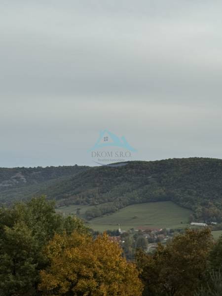View of the landscape and hills around Dolné Rykynčice, ideal for a cottage.