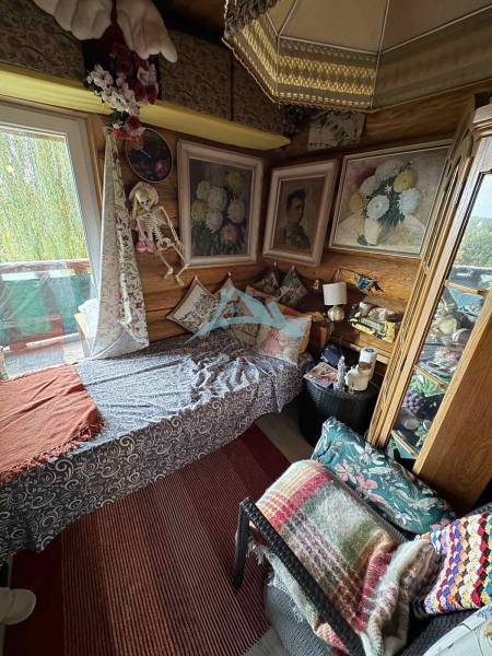 A cottage with rich decorations, a comfortable sofa, and decorative paintings on the walls.