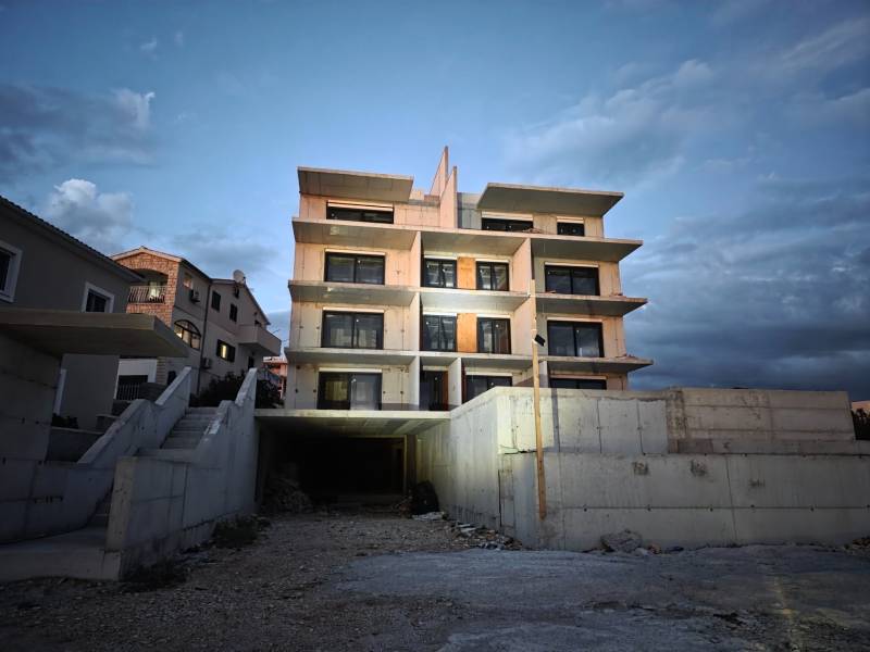 The exterior of a building in Primošten, suitable for a 3-room apartment, at dusk.