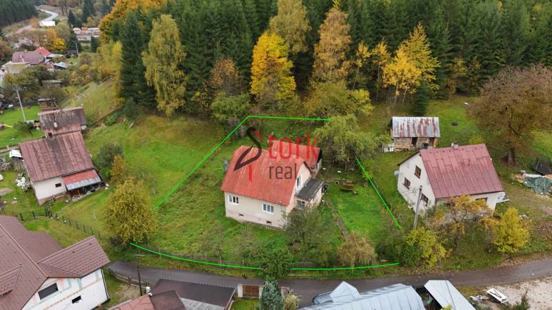 A hillside with a family house in Veľké Rovné, surrounded by forested nature.
