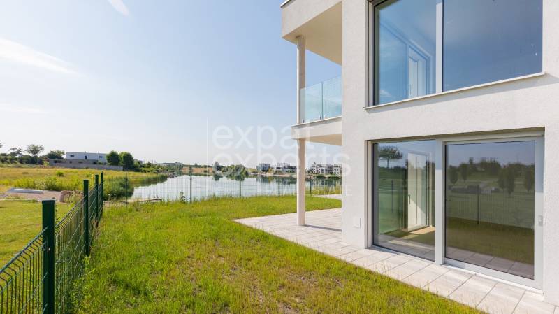 Exterior of a 4-room apartment in Kittsee, Am Seepark with a view of the lake.