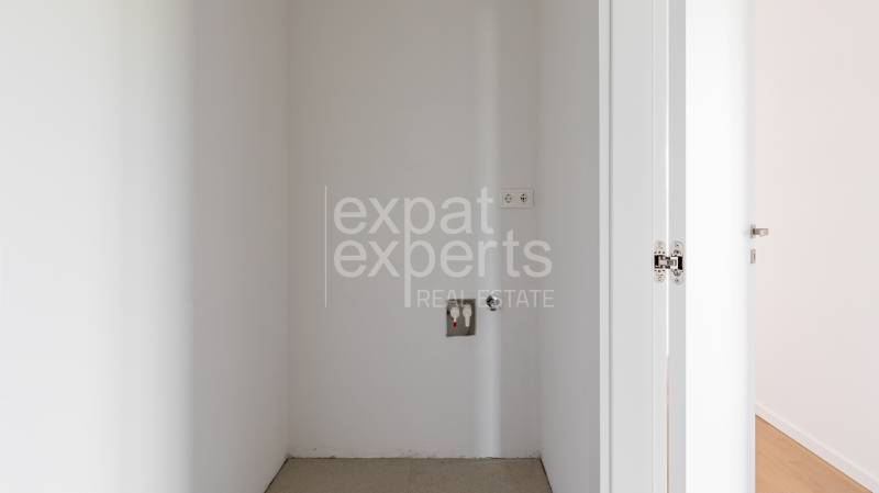 An empty space with outlets and white walls in a 4-room apartment.