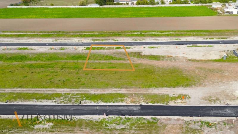 New building plots in Amadeho Kračany for residential purposes in Kostolné Kračany with an asphalt road.