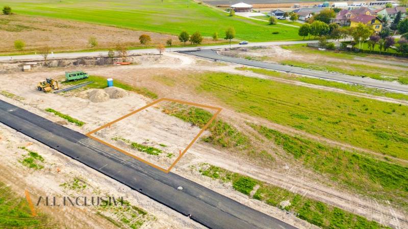 Building plot in Amadeho Kračany, Kostolné Kračany for residential purposes, with nearby infrastructure.
