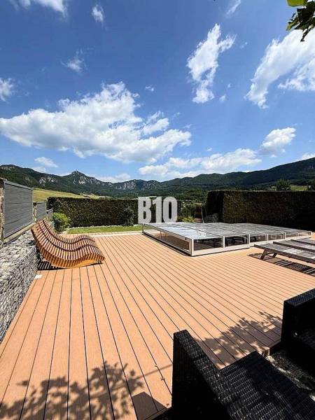 Villa in Súľov-Hradná with a terrace, panoramic view of the surrounding nature and mountains.