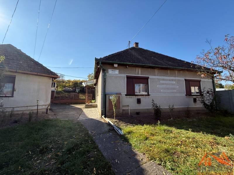 A family house on Malá Street in Svätý Peter with a garden and an access walkway.