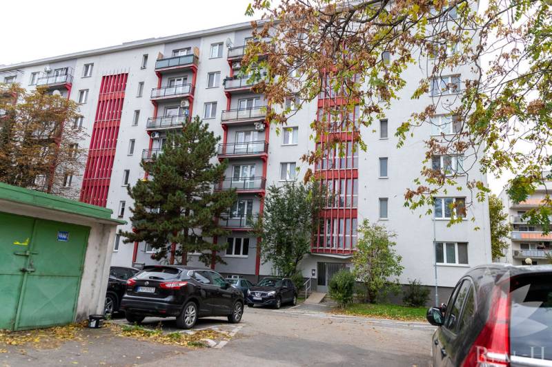 Apartment building with red balconies on Haburská in Bratislava, 3-room apartment.