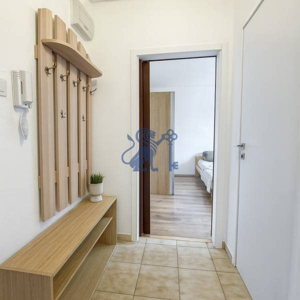 dubravka-1izbovy-byt-na-predaj-chodba