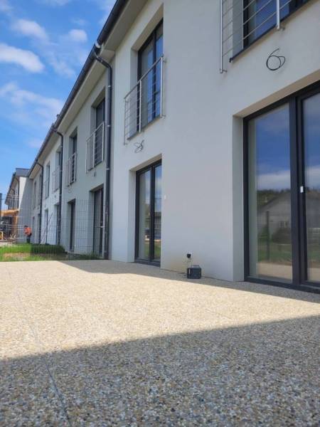 Row houses in Drienovská Nová Ves in Košice with a forecourt on the ground.