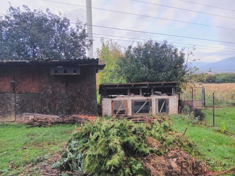 Exterior in Göncruszke with residential land, featuring recreational greenery and shelters.