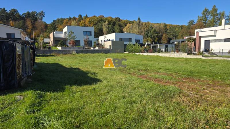 Plots - housing in Kováčová with modern houses and a forest environment in the background.