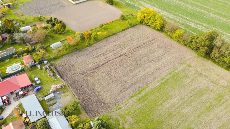 Arable land in Blahová surrounded by greenery and rural homesteads, suitable for plots - housing.