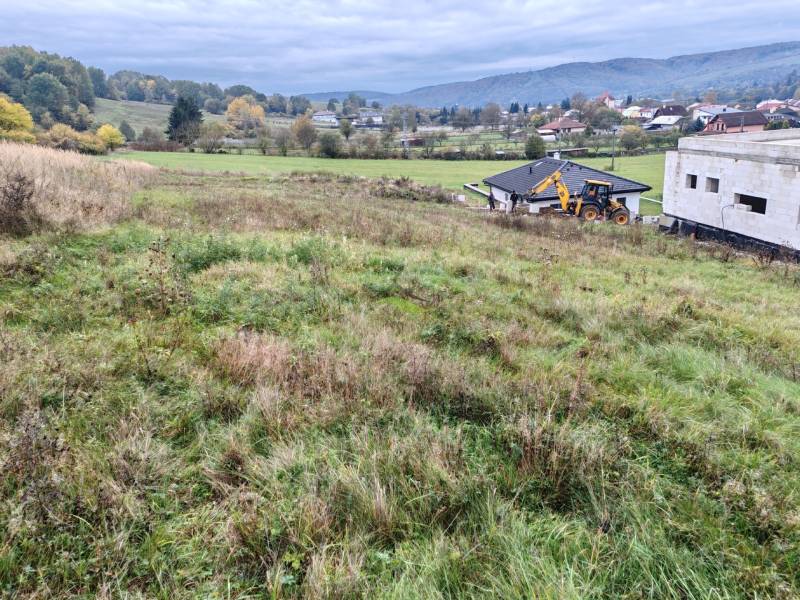 Plots - housing on Chotčanská Street in Stropkov with a view of the countryside.