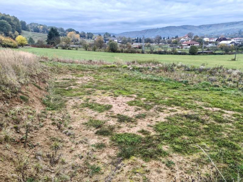 The plots - housing on Chotčanská Street in Stropkov offer a green landscape.