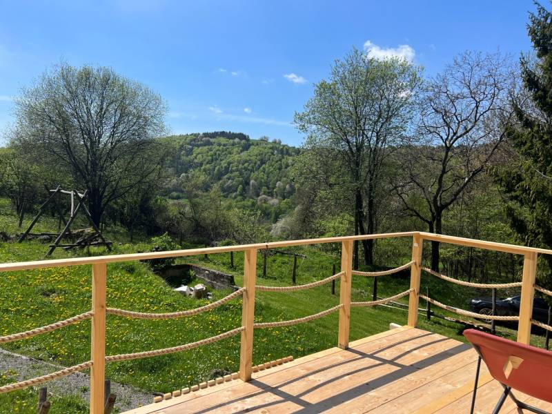 A terrace at a cottage in Píla with a view of the green landscape and a swing.