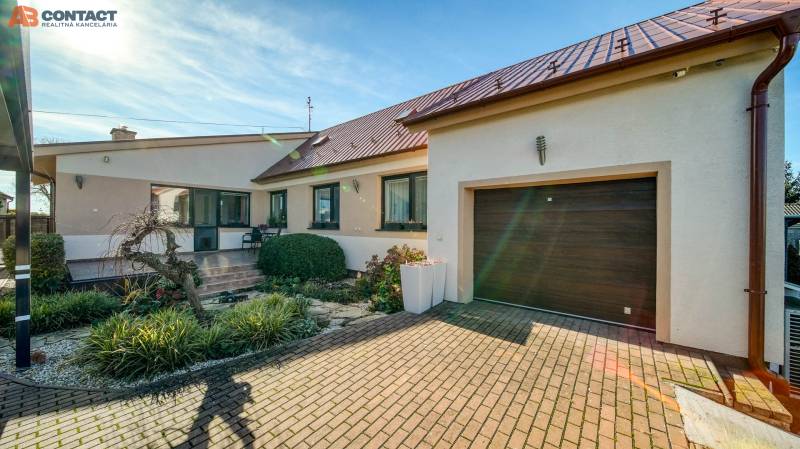 Family house on Južná Street in Veľké Orvište with a garage and a garden.