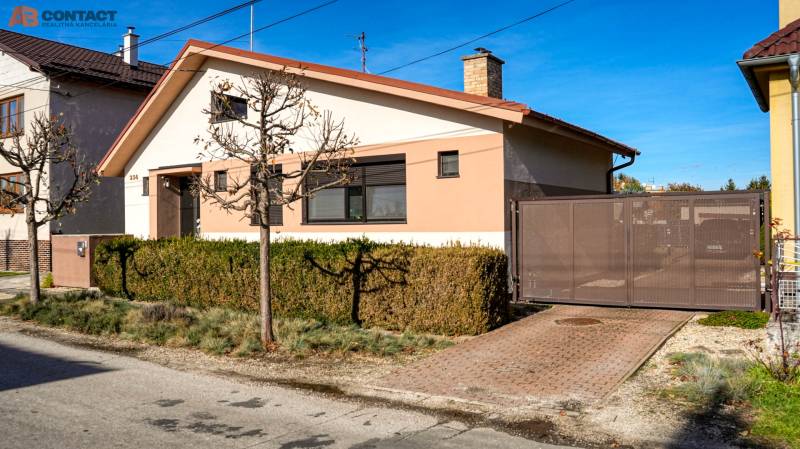 A family house on Južná Street in Veľké Orvište with a garden and a driveway.