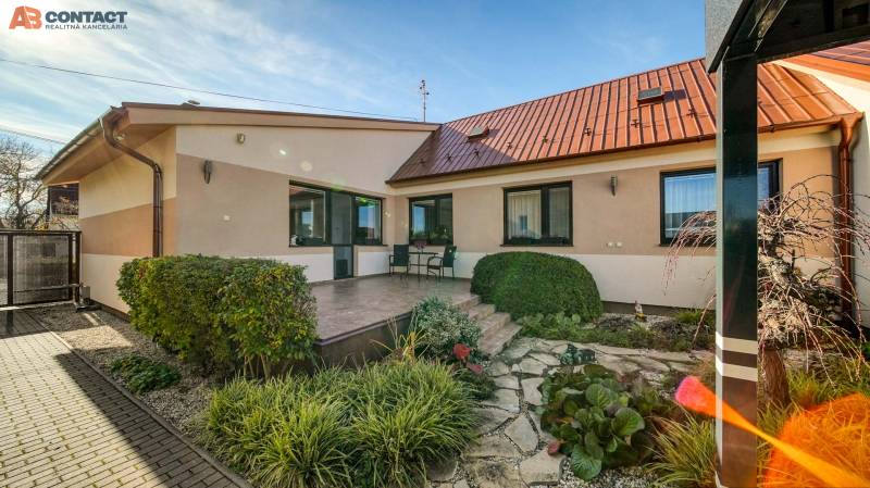 Family house on Južná Street in Veľké Orvište, landscaped garden and terrace.