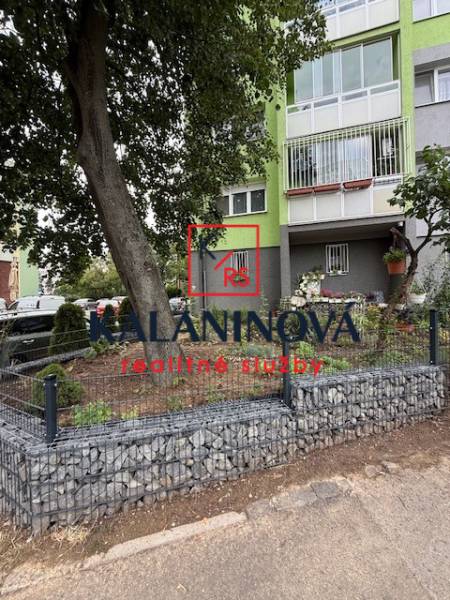 An apartment building on Lesnícka Street, Košice - Západ district, offers 4-room apartments.