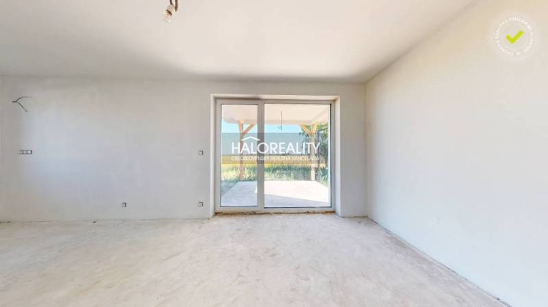 Interior of a family house with large doors and a view of the terrace.